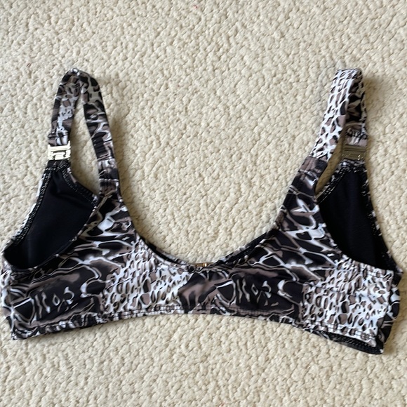 Bikini - Picture 7 of 15